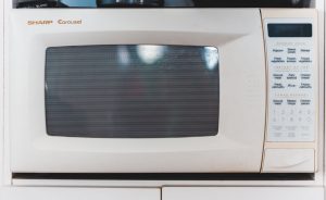 Cum se repara un cuptor cu microunde