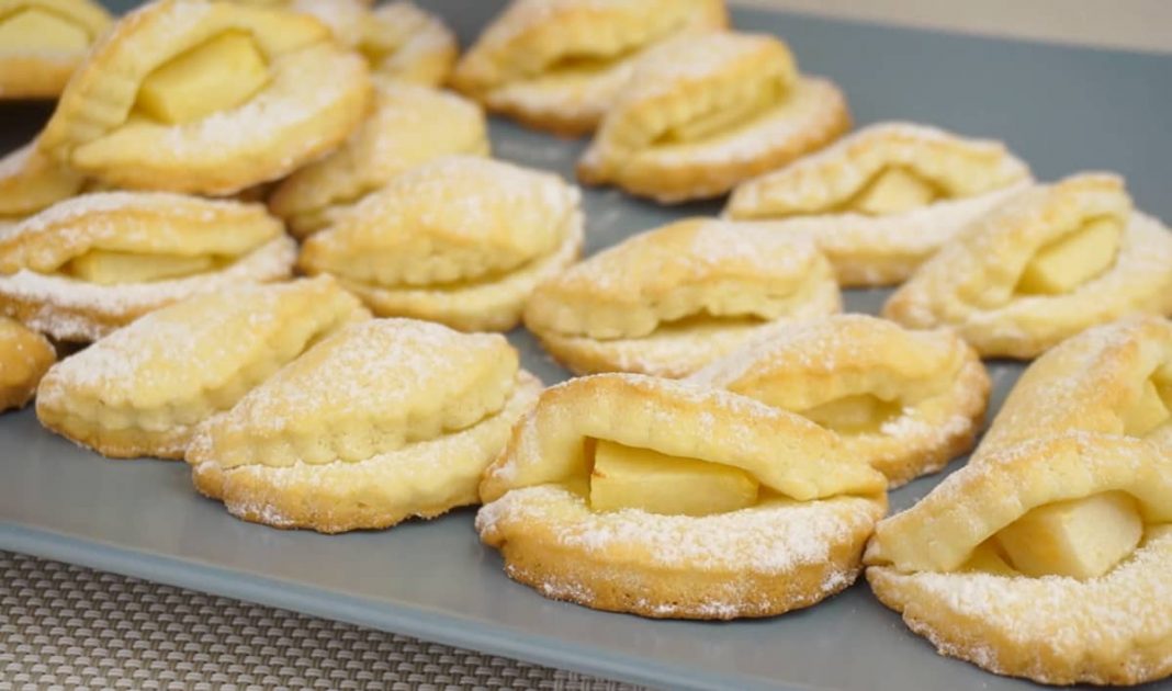 Biscuizi fragezi în formă de scoică