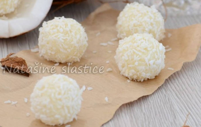 Bomboane Raffaello - bile de cocos delicioase preparate doar din 3 ingrediente