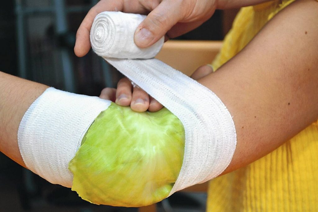 Rețeta naturală pentru tratarea durerilor - Cataplasmele cu varză și tărâțe