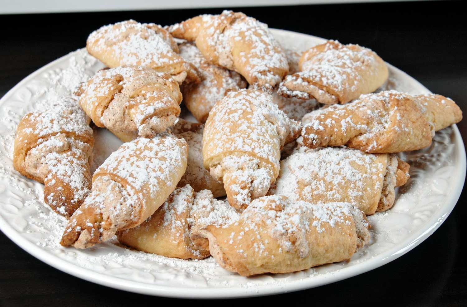 Cornulețe cu Nucă - 100g nucă pisată bine