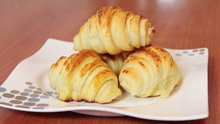 Cornulețe cu UNT făcute în casă –Sunt pur și simplu DELICIOASE și se topesc în gură