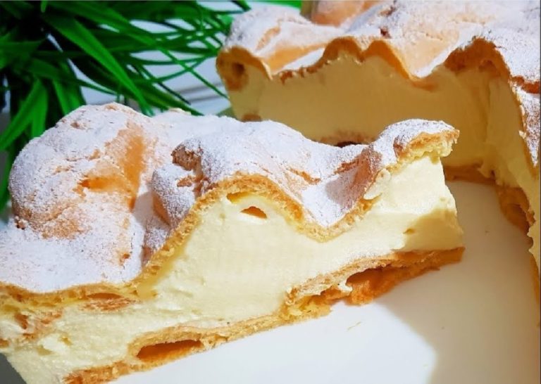 Prăjitura Karpatka - O prăjitură cu blat subțire și multpă