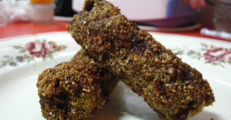 Mititei dați prin mălai - O metodă unică de gătit micii. Iată cum se face