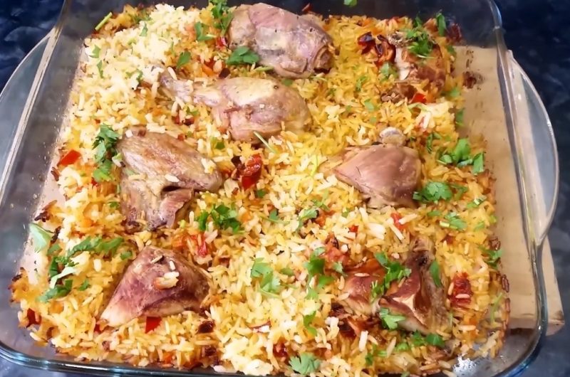 Orez cu carne de pui la cuptor - Este vedeta oricărei mese festive