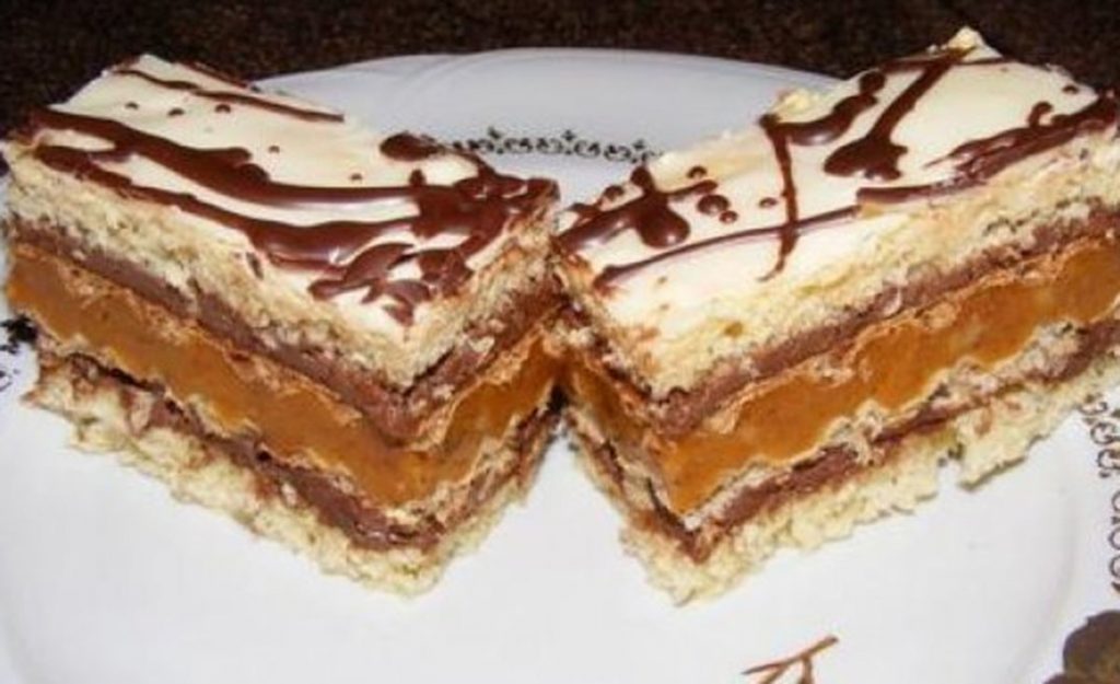 Prăjitură cu foi de napolitane - și cremă de caramel
