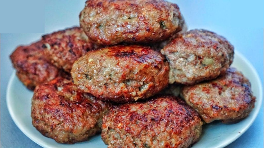 Pârjoale de casă fragede și suculente   – Ai nevoie de 500g carne