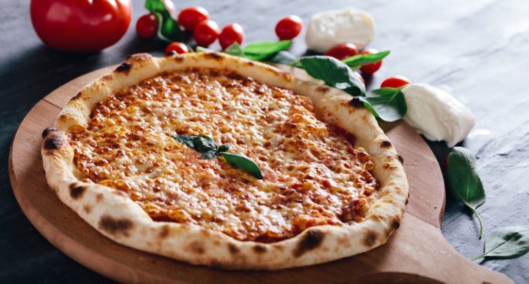 Pizza Margherita - Rețetă Rapidă