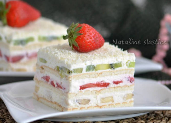 Prăjitură cu biscuiți și fructe - o rețetă ușoară și rapidă