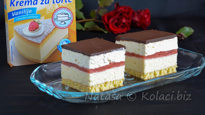 Prăjitură cu căpșuni și cremă de vanilie - un desert pe care nu trebuie să-l ratezi