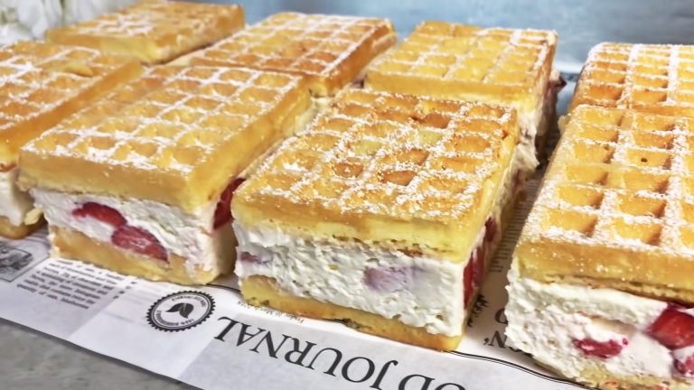 Prăjitură de casă cu Brânză Dulce și Blat din Vafe. Rețetă Simplă