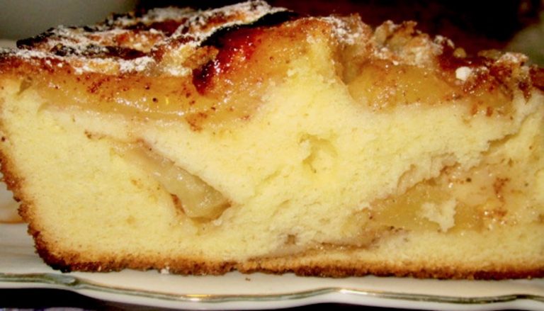 Prăjitură pufoasă cu mere - O rețetă delicioasă