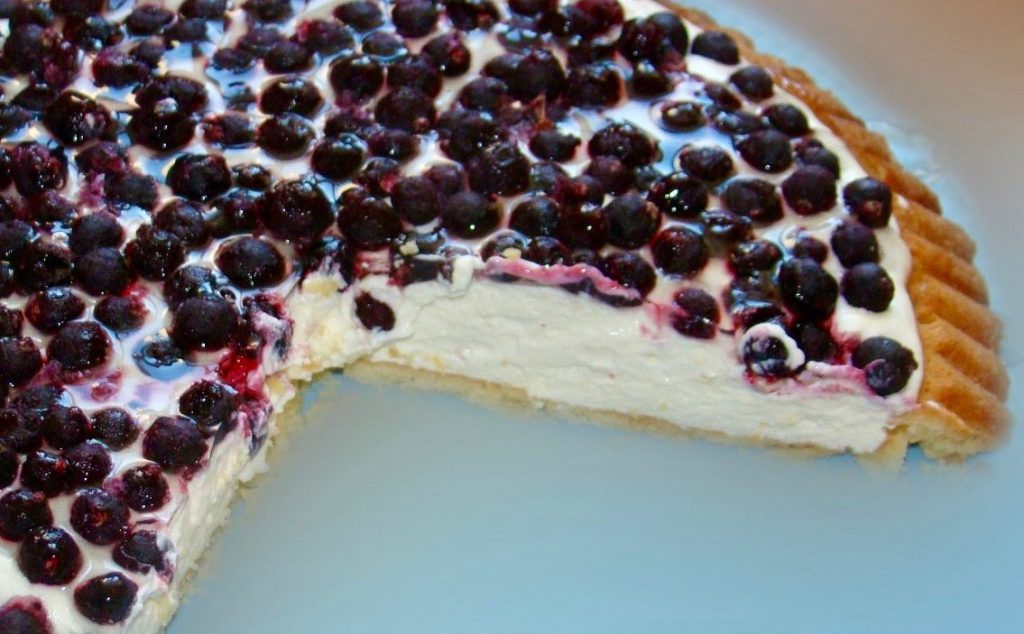 Tartă cu brânză dulce și fructe de pădure - Desertul cremos de care nu te saturi