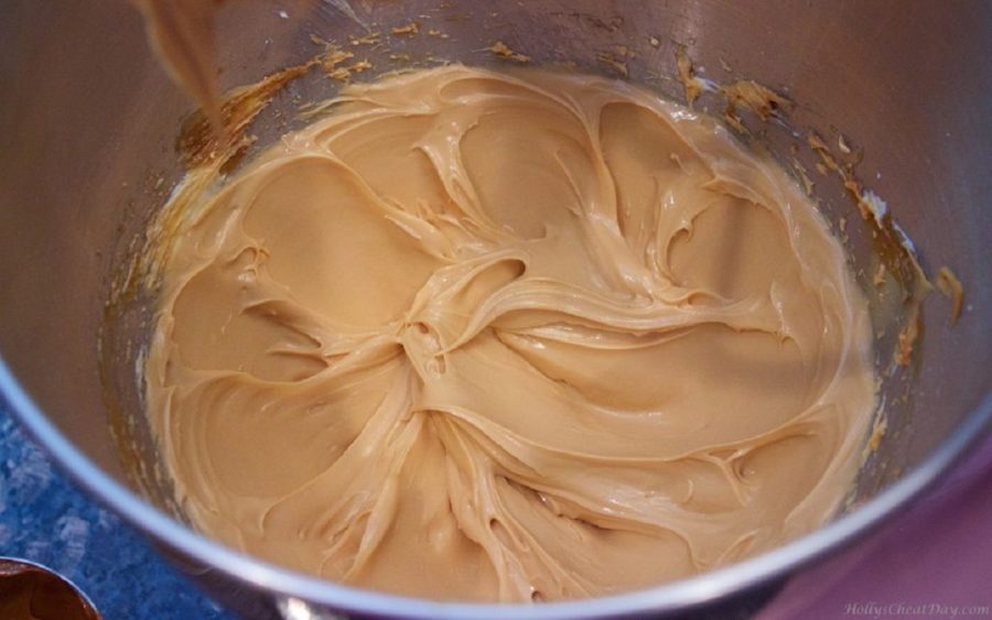 Cremă de caramel făcută în casă. Perfectă pentru torturi și prăjituri