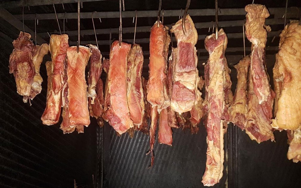 Mușchiuleț de porc și kaizer afumat