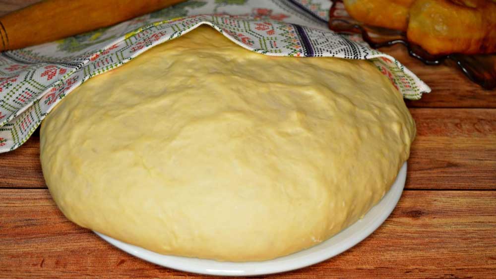 Cel mai bun aluat pentru plăcinte făcut la cratiță – fără frământare!