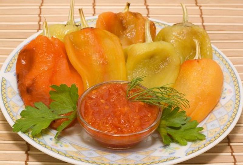 Ardei copți cu sos de roșii - Rețetă incredibilă