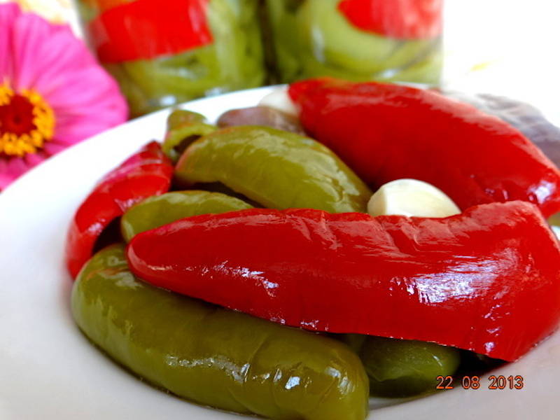 Ardei gras marinat în miere de albine - are un gust foarte bun și poate fi consumat întreaga iarnă