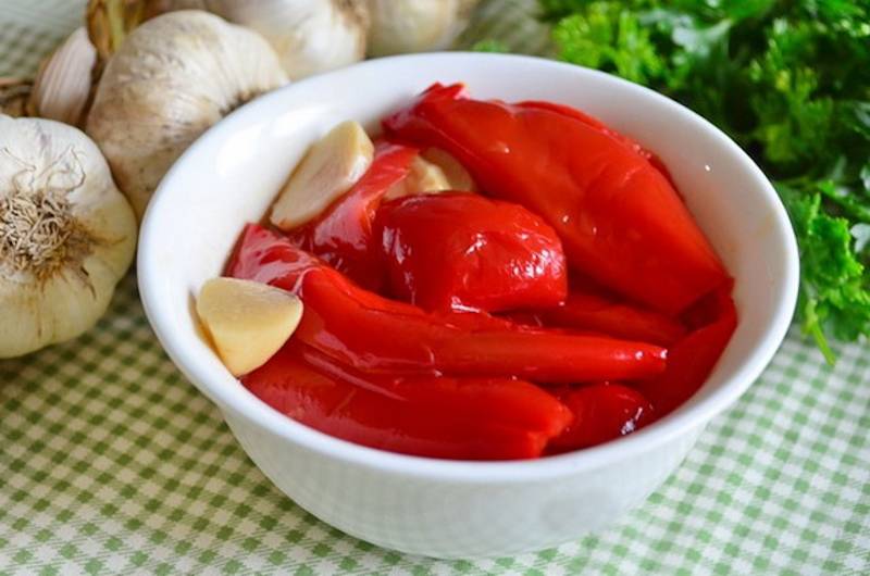 Ardei gras murat cu usturoi - o rețetă extrem de delicioasă și ușor de pregătit