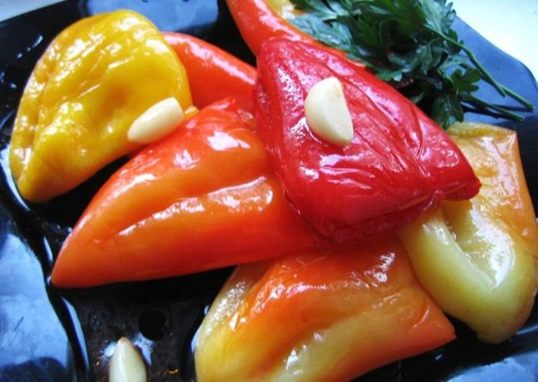 Ardei gras în suc de roșii - este atât de bun încât îți vei linge și degetele