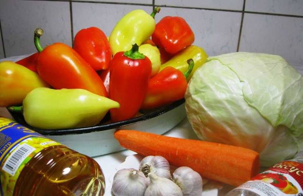 Ardei grași umpluți cu morcov și varză - o rețetă simplă