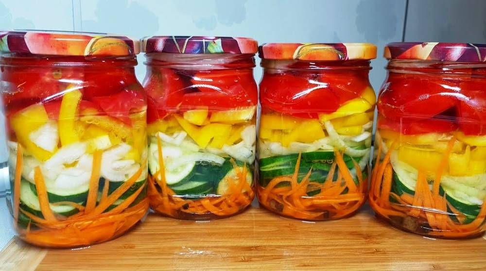 Roșii cu castraveți și ardei la borcan - îți va părea rău toată iarna dacă nu încerci această rețeta