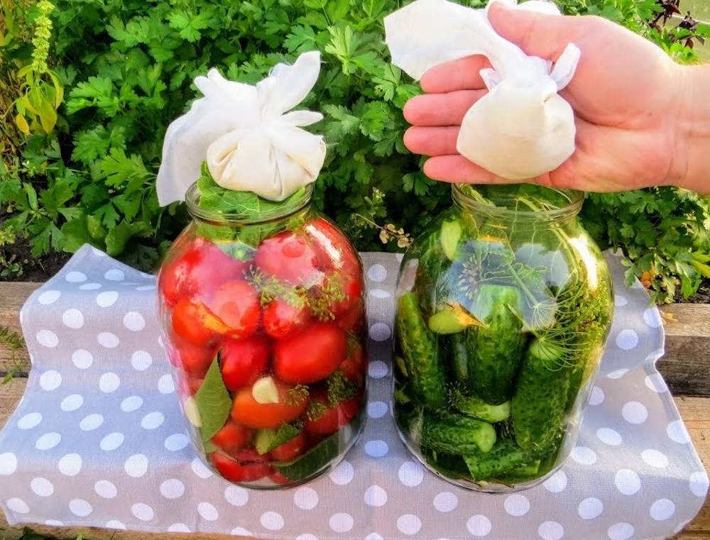 Roșii și castraveți la borcan. Am furat rețeta de la cel mai bun prieten al meu.