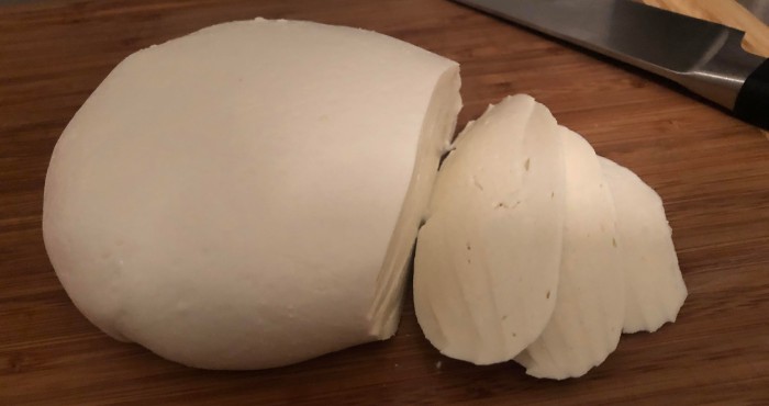 Brânză de vaci 100% naturală - Așa se face brânza de casă