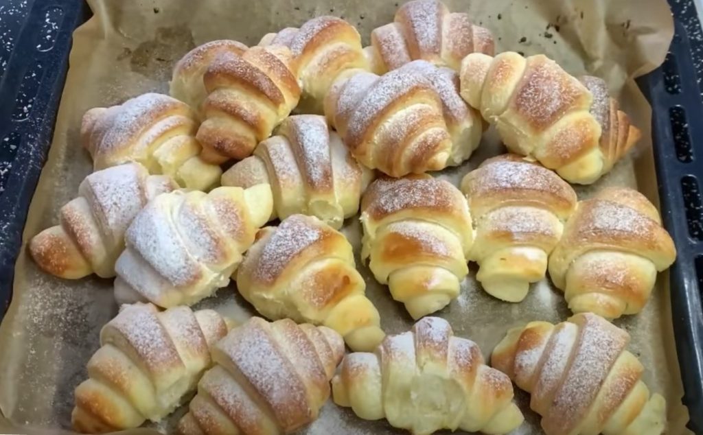 Croissante de casă atât de pufoase încât nu te vei mai sătura să le mănânci