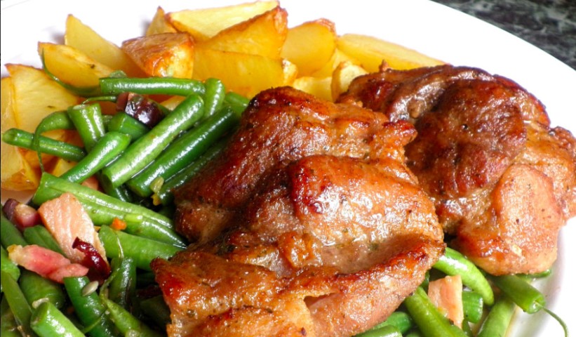 Gât de porc cu păstăi