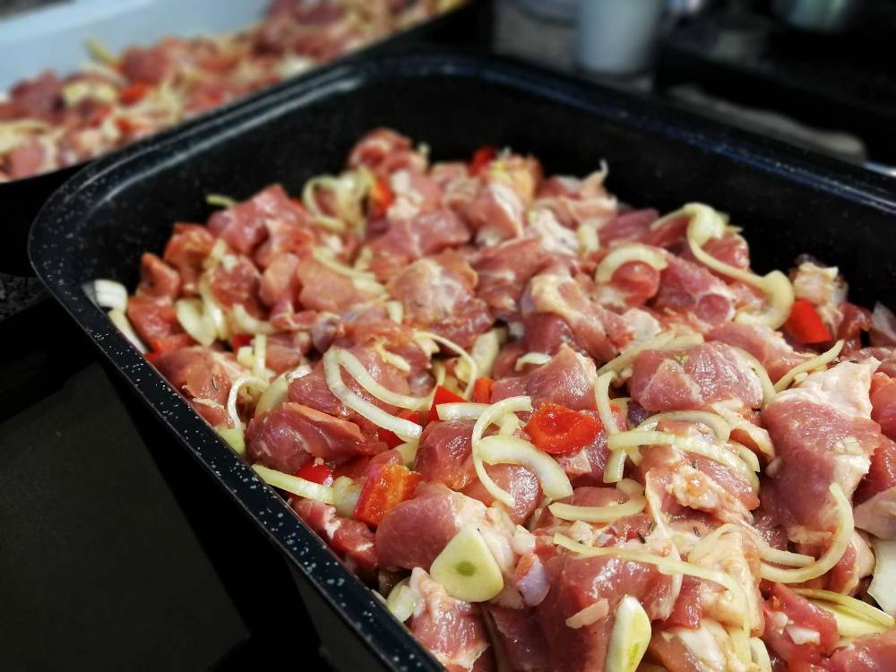 Carne de porc la cuptor - o rețetă delicioasă pentru masă de prânz sau cină