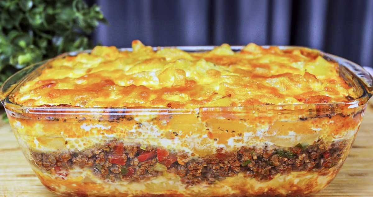 Rețeta preferată a soțului meu – cartofi cu carne tocată la cuptor: Simplă și gustoasă!