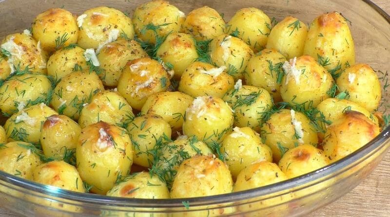Cartofi aurii cu unt