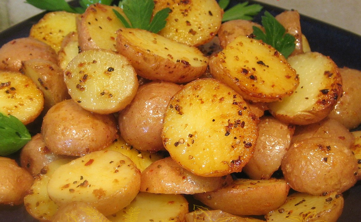 Cartofi cu unt și usturoi - O rețetă pe gustul tuturor musafirilor