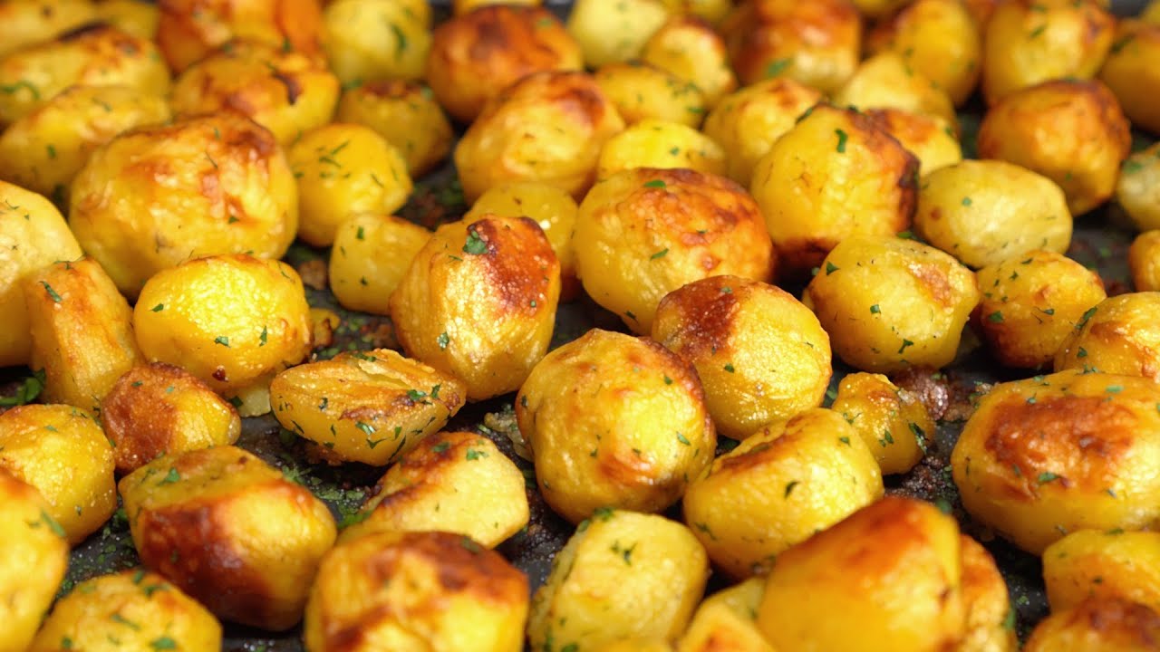Rețeta bunicii pentru cartofi la cuptor. Nu vei mai visa la cartofi prăjiți