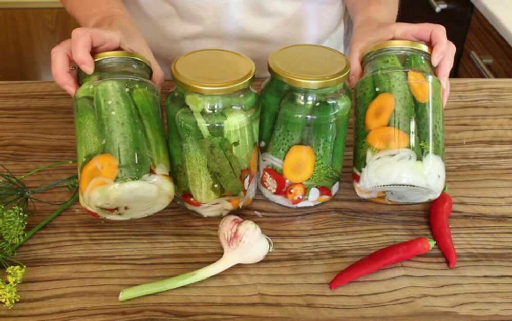 Castraveți murați pentru iarnă – cea mai simplă rețetă și foarte gustoasă!