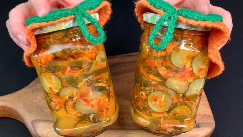 Salată de castraveți feliați