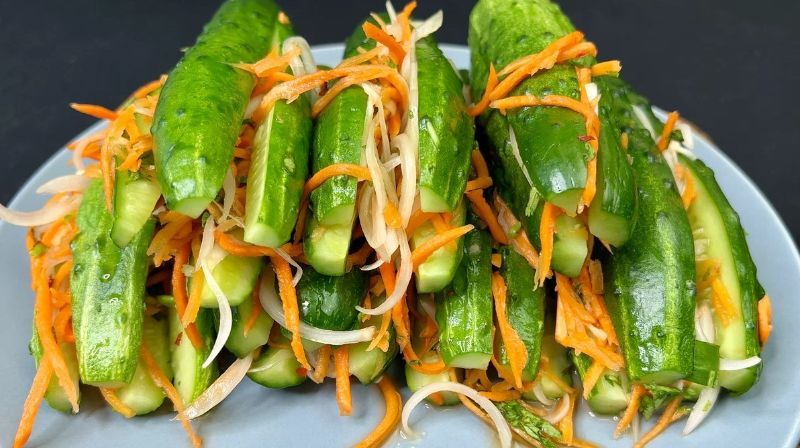 Castraveți umpluți cu morcov: crocanți