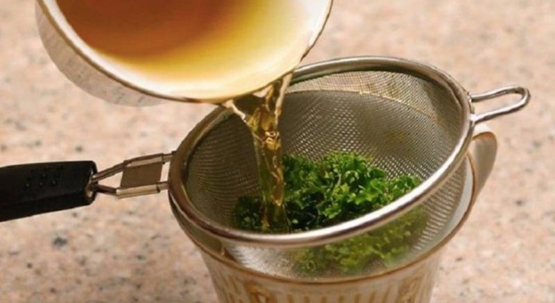 Acest ceai arde grăsimea în doar 20 de zile. Pozează-te înainte și după