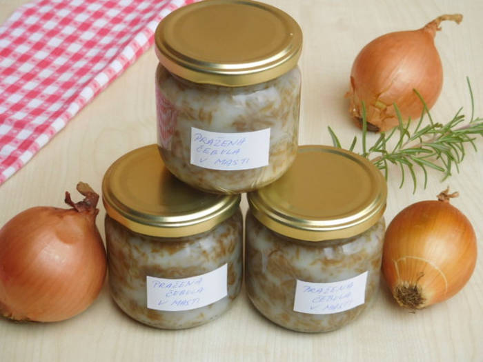 Ceapă prăjită la borcan - este delicioasă și dă un gust bun mâncării