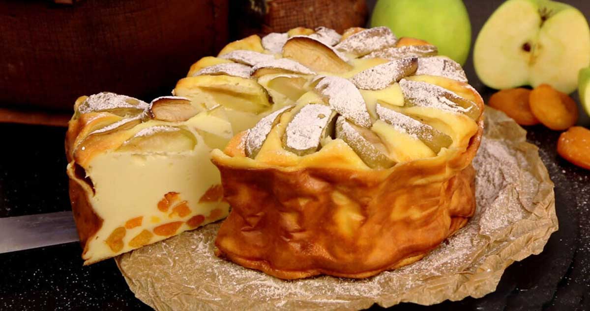 Cheesecake cu mere și caise uscate: un desert ireal de cremos și bun