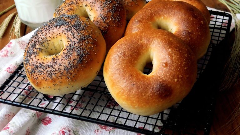 Chifle bagel făcute în casă: foarte pufoase și moi