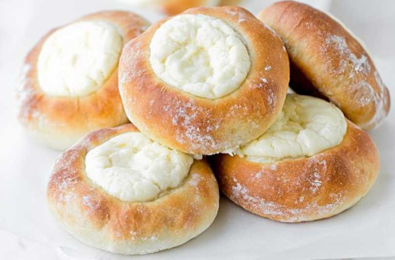Chifle cu brânză dulce - după ce le vei gusta vei dori să le prepari zilnic