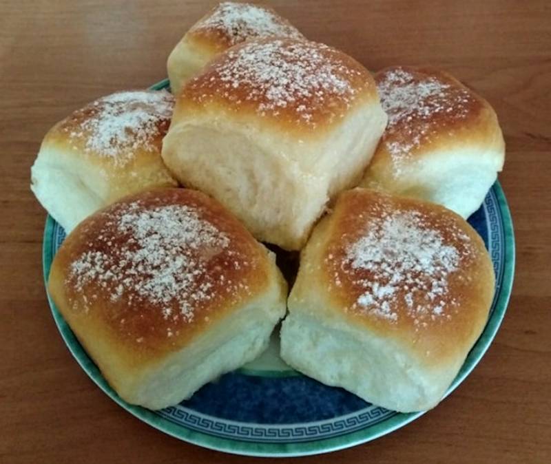 Chifle cu gem de prune. Sunt moi și foarte gustoase.