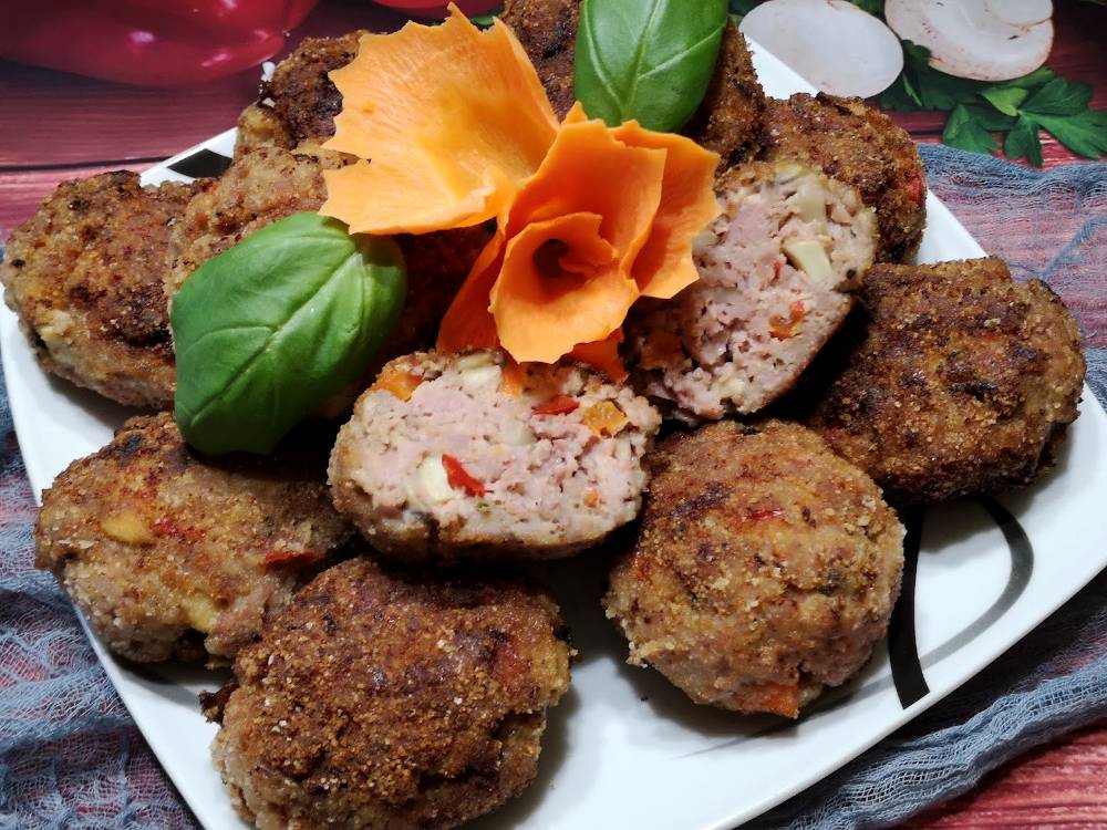 Chiftele cu ardei iute și oregano. Sunt cele mai bune chiftele pe care le-am mâncat vreodată.