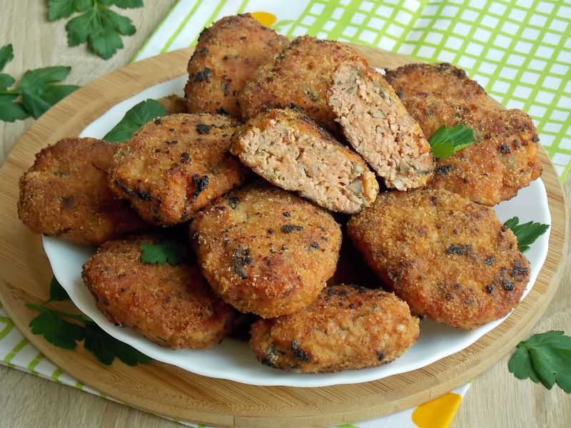 Chiftele din carne de porc și ciuperci - Toți musafirii le-au lăudat. Sunt delicioase!