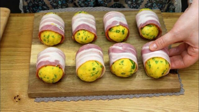 Chiftele crocante din cartofi cu mozzarella și înveliș crocant de bacon