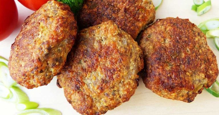 Chiftele de cartofi cu ceapă: Mai gustoase decât cele din carne!