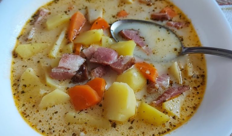 Ciorbă de Cartofi cu Afumătură - Specifică Zonelor Bucovina și Brașov