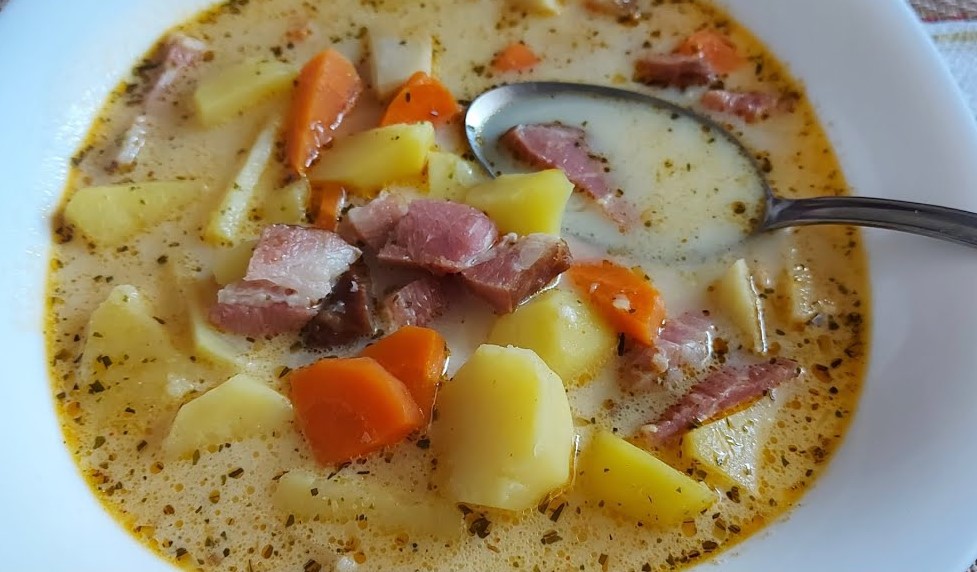 Ciorbă de Cartofi cu Afumătură - Specifică Zonelor Bucovina și Brașov